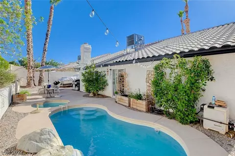 124 Cloudcrest Dr, Henderson, NV 89015