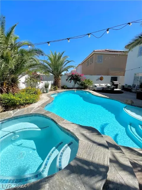 10008 Hawthorne Grove St, Las Vegas, NV 89183