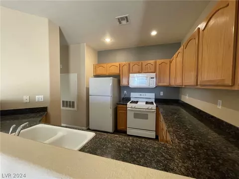 1705 Hills Of Red Dr #201, Las Vegas, NV 89128