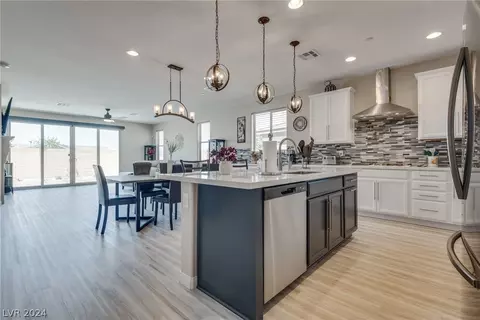 340 Cadence Vista Dr, Henderson, NV 89011