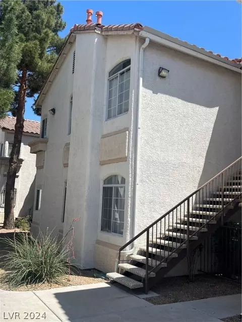 1300 S Arlington St #228, Las Vegas, NV 89104