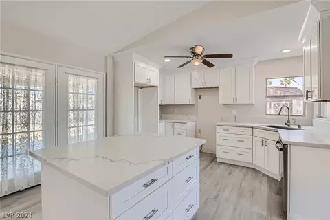 5435 Stirrup St, Las Vegas, NV 89119