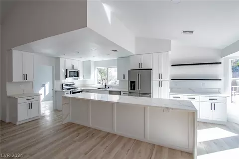 2824 Golf Links Dr, Las Vegas, NV 89134