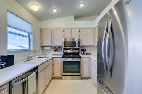 8020 Draco Cir #201, Las Vegas, NV 89128
