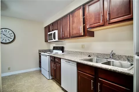 5180 Indian River Dr #356, Las Vegas, NV 89103