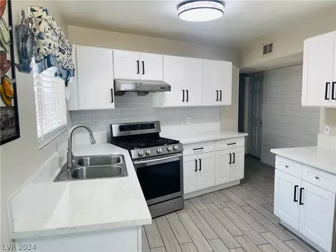 4713 Bennett Dr, Las Vegas, NV 89121