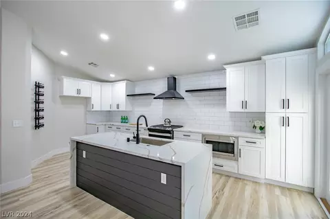 1123 Sierra Laurel Ct, Henderson, NV 89014