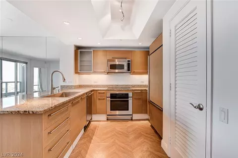 322 Karen Ave #1105, Las Vegas, NV 89109