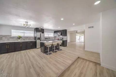 4880 Sun Valley Dr, Las Vegas, NV 89121