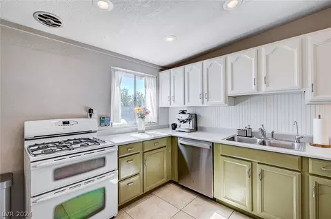 1584 La Jolla Ave, Las Vegas, NV 89169