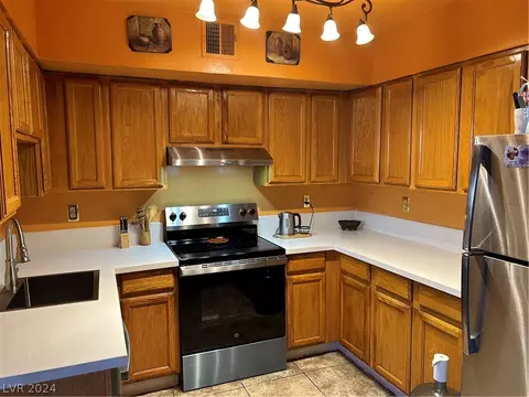804 N Torrey Pines Dr #0, Las Vegas, NV 89107