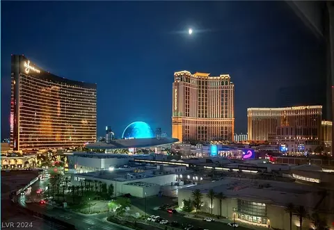 2000 N Fashion Show Dr #1809, Las Vegas, NV 89109