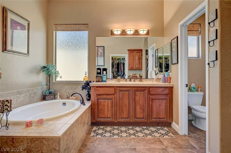 Bath - 1011 Via Calderia Pl, Henderson, NV 89011 photo 2 of 4