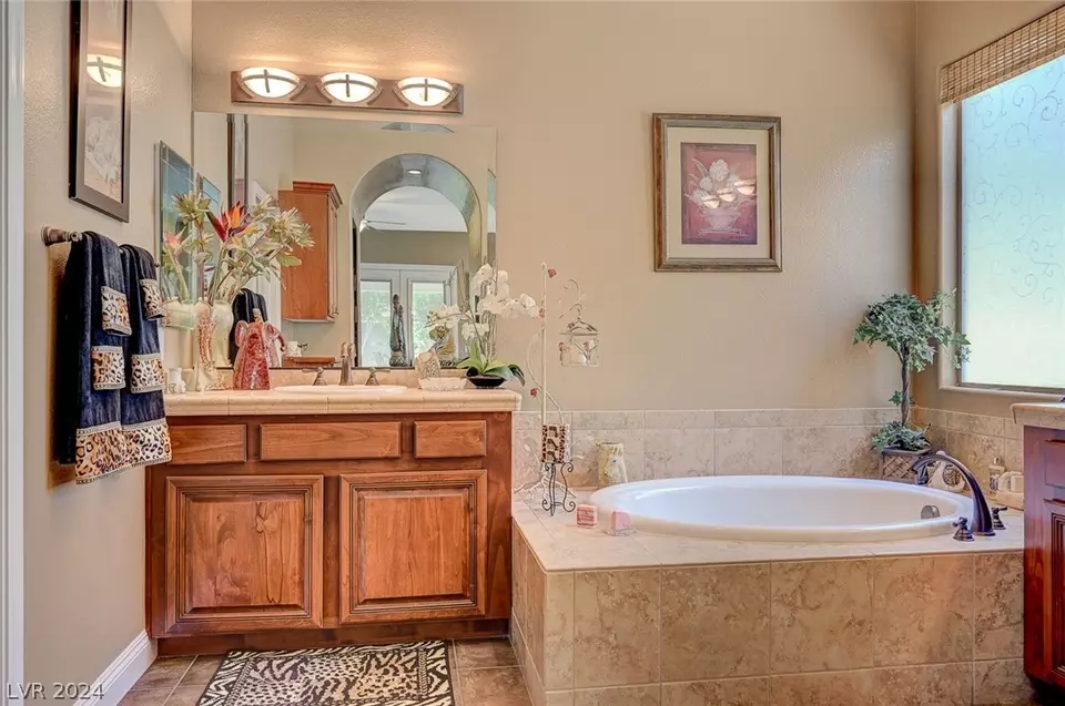 Bath - 1011 Via Calderia Pl, Henderson, NV 89011 photo 1 of 4