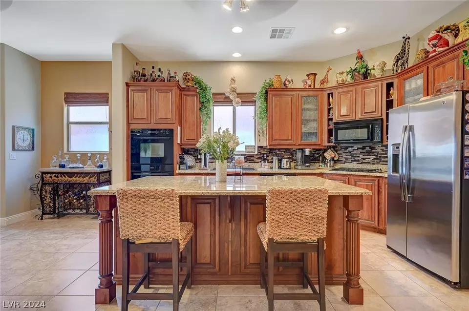 Kitchen - 1011 Via Calderia Pl, Henderson, NV 89011 photo 6 of 7