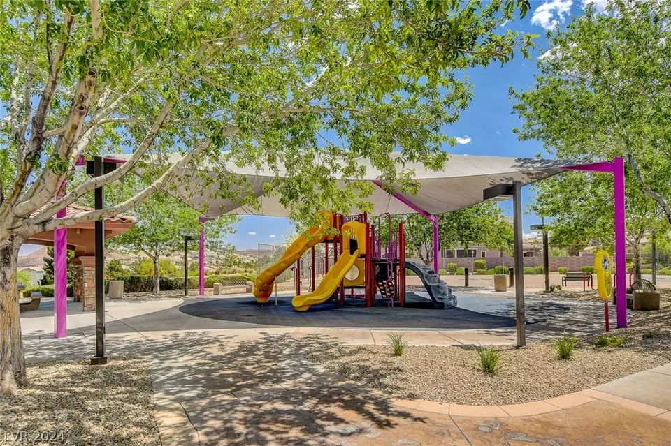 View/Area - 1011 Via Calderia Pl, Henderson, NV 89011 photo 2 of 12