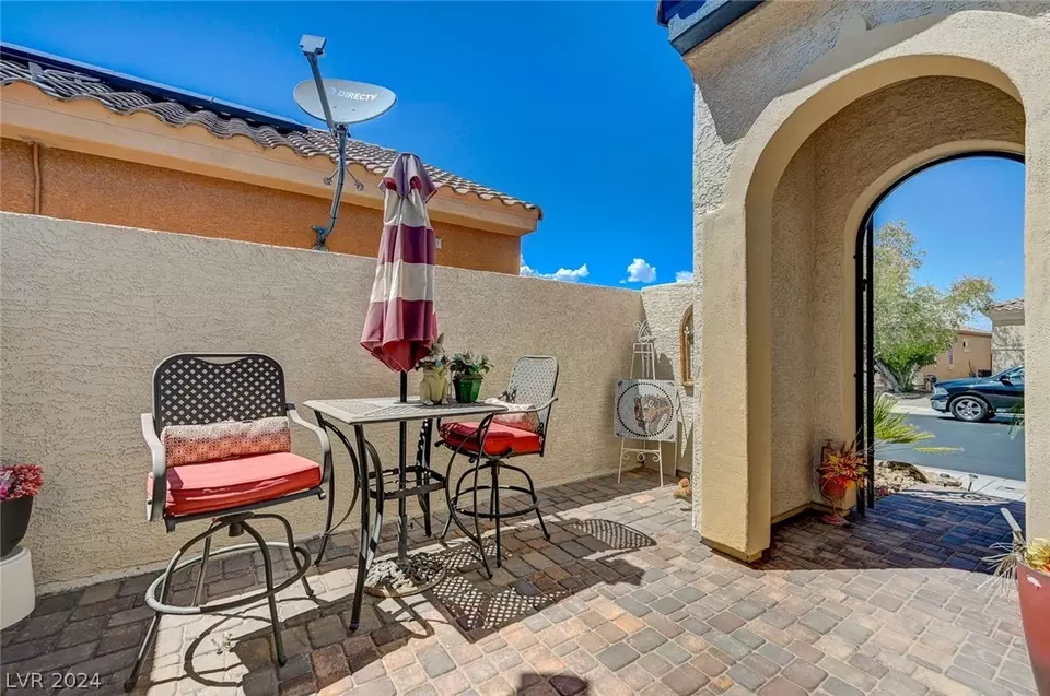 Exterior - 1011 Via Calderia Pl, Henderson, NV 89011 photo 5 of 29