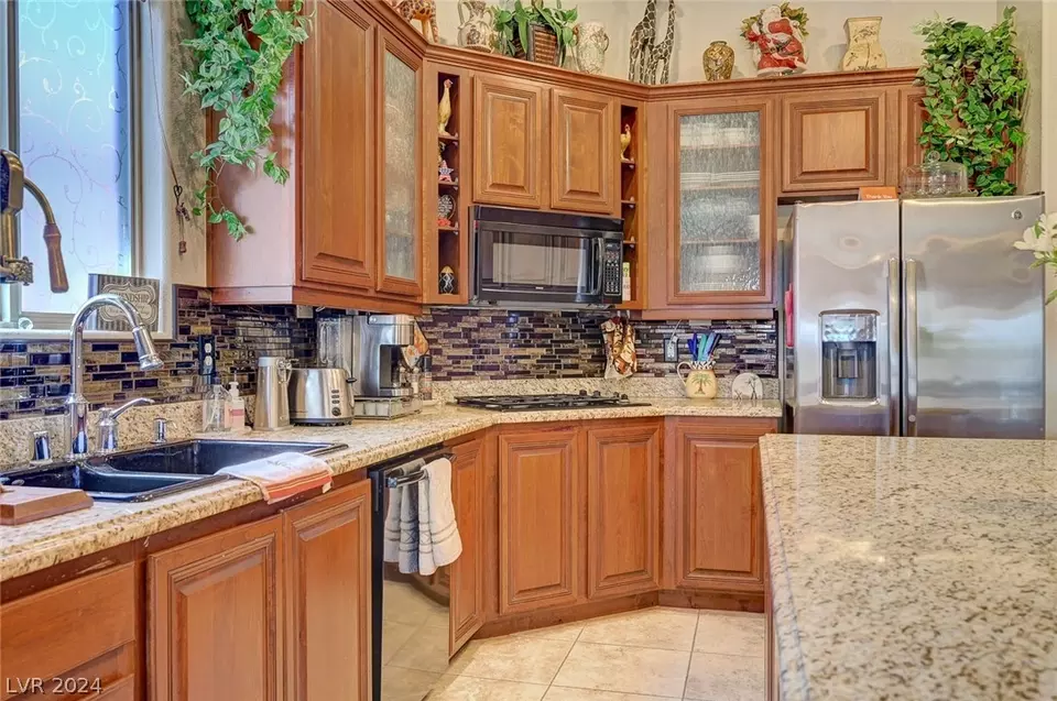 Kitchen - 1011 Via Calderia Pl, Henderson, NV 89011 photo 5 of 7
