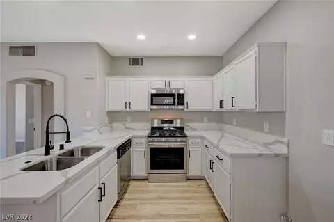 2201 Ramsgate Dr #327, Henderson, NV 89074