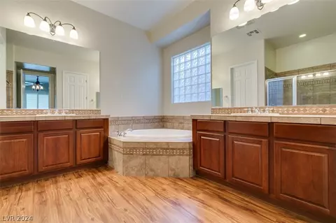 Bath - 2591 Dirleton Pl, Henderson, NV 89044 photo 2 of 3