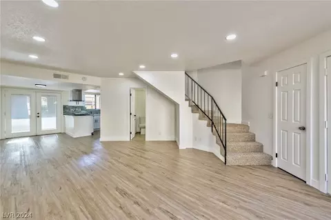 542 Kristin Ln, Henderson, NV 89011