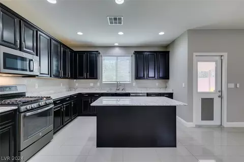 944 Royal Amethyst Way, Las Vegas, NV 89178