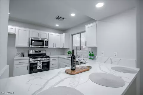 6057 Aripeka St, Henderson, NV 89011