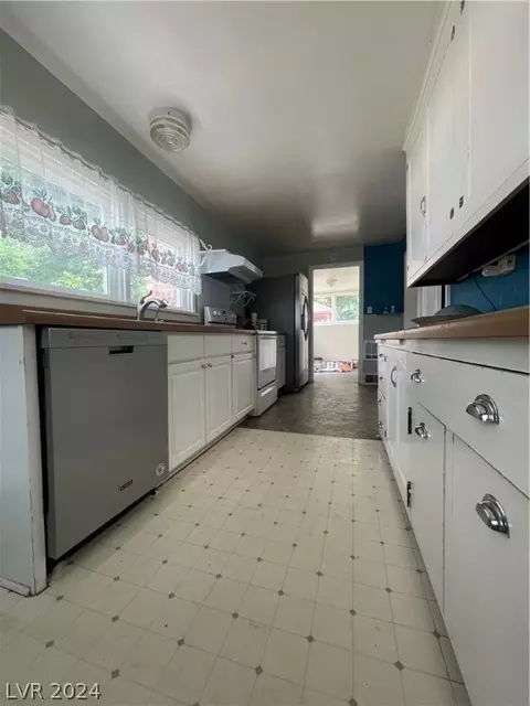 Kitchen - 296 Nevada Ave, Ely, NV 89301 photo 2 of 3
