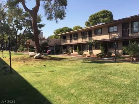 625 S Royal Crest Cir #15, Las Vegas, NV 89169