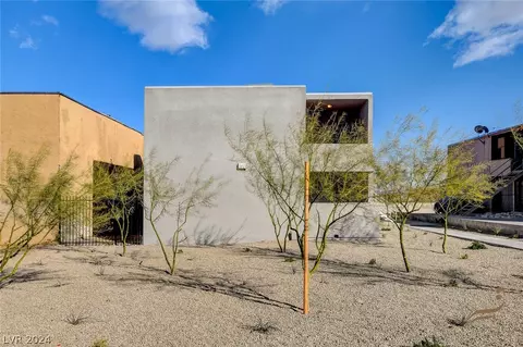 736 N 11th St, Las Vegas, NV 89101