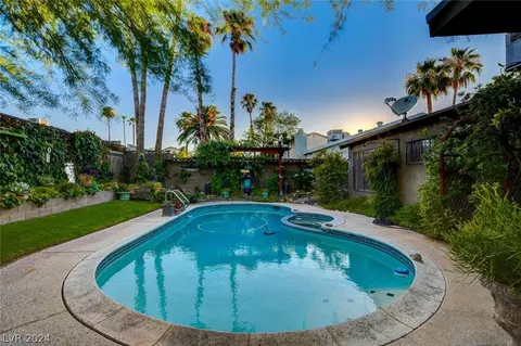 4035 Ridgewood Ave, Las Vegas, NV 89120