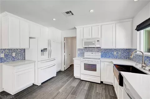 1424 Bamber Dr, Las Vegas, NV 89117