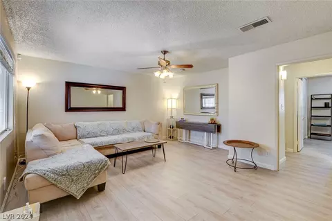 3841 Daisy St #18, Las Vegas, NV 89119