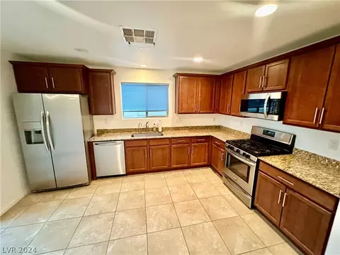 Kitchen - 2813 Chetco River St #-, Laughlin, NV 89029 photo 3 of 3
