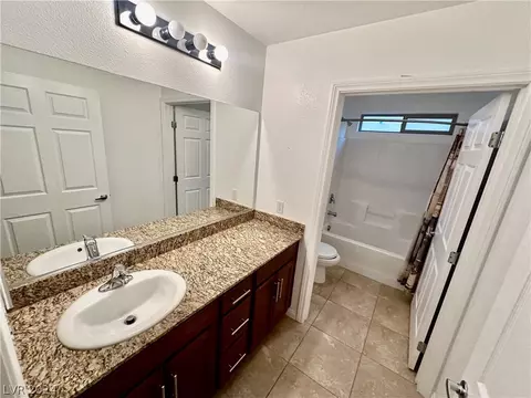 Bath - 2813 Chetco River St #-, Laughlin, NV 89029 photo 1 of 3