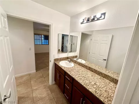 Bath - 2813 Chetco River St #-, Laughlin, NV 89029 photo 2 of 3