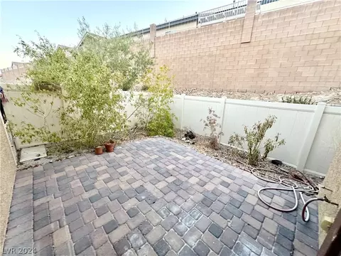 Exterior - 2813 Chetco River St #-, Laughlin, NV 89029 photo 2 of 2