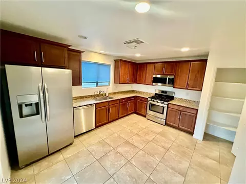 Kitchen - 2813 Chetco River St #-, Laughlin, NV 89029 photo 1 of 3