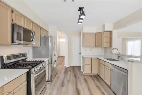 1821 Ruby Ln, Henderson, NV 89014 photo 2
