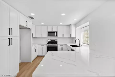 4638 Spruce Oak Dr, North Las Vegas, NV 89031