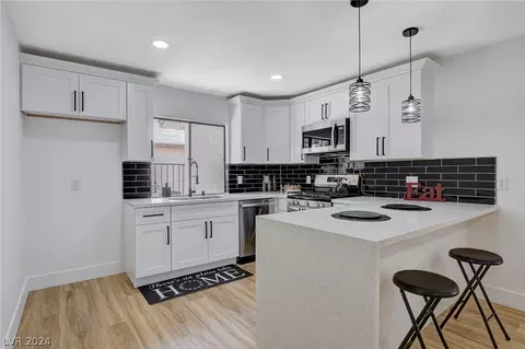 6758 Calella Dr, Las Vegas, NV 89103