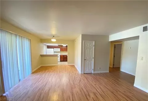 5140 Indian River Dr #317, Las Vegas, NV 89103