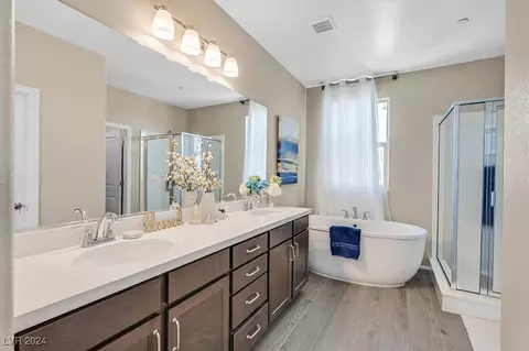 Bath - 916 E Sunset Rd, Henderson, NV 89011 photo 2 of 3