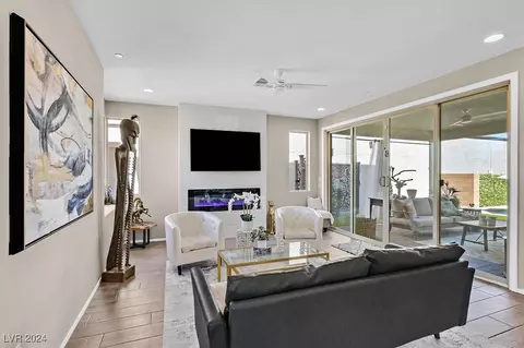 Living - 916 E Sunset Rd, Henderson, NV 89011 photo 1 of 2