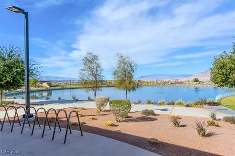 View/Area - 916 E Sunset Rd, Henderson, NV 89011 photo 2 of 4