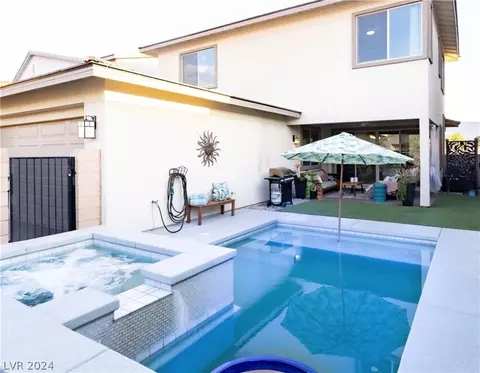 Exterior - 916 E Sunset Rd, Henderson, NV 89011 photo 6 of 13