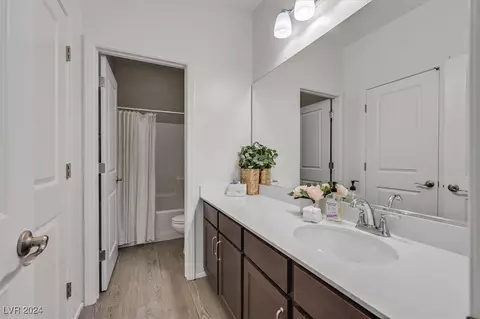 Bath - 916 E Sunset Rd, Henderson, NV 89011 photo 3 of 3