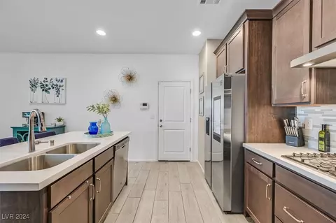 Kitchen - 916 E Sunset Rd, Henderson, NV 89011 photo 2 of 4