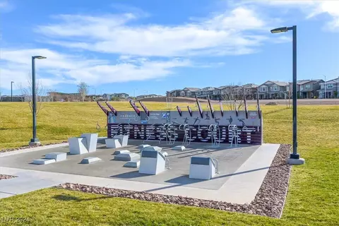 View/Area - 916 E Sunset Rd, Henderson, NV 89011 photo 4 of 4