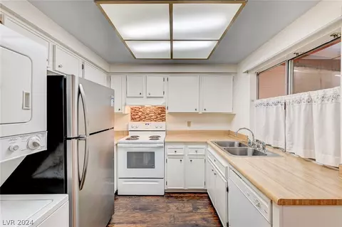 4770 Topaz St #18, Las Vegas, NV 89121